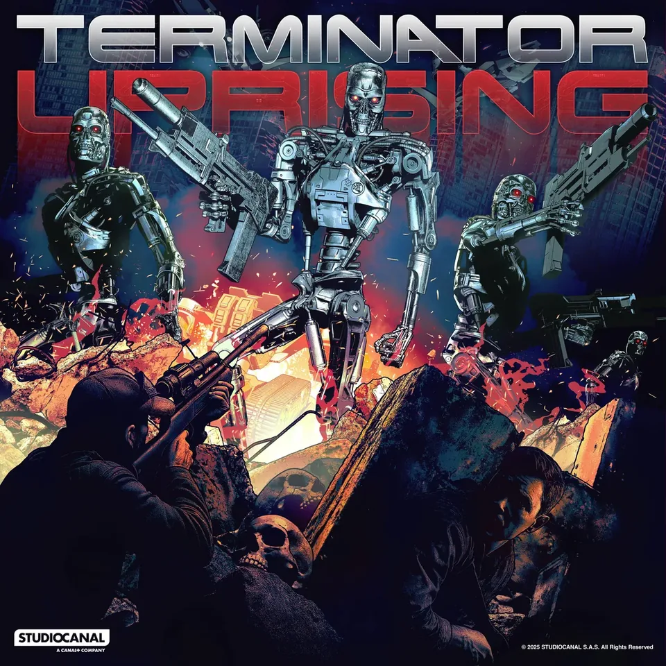 Terminator Uprising-Titelmotiv mit Kampfmaschinen und Explosionen im Quadratformat.