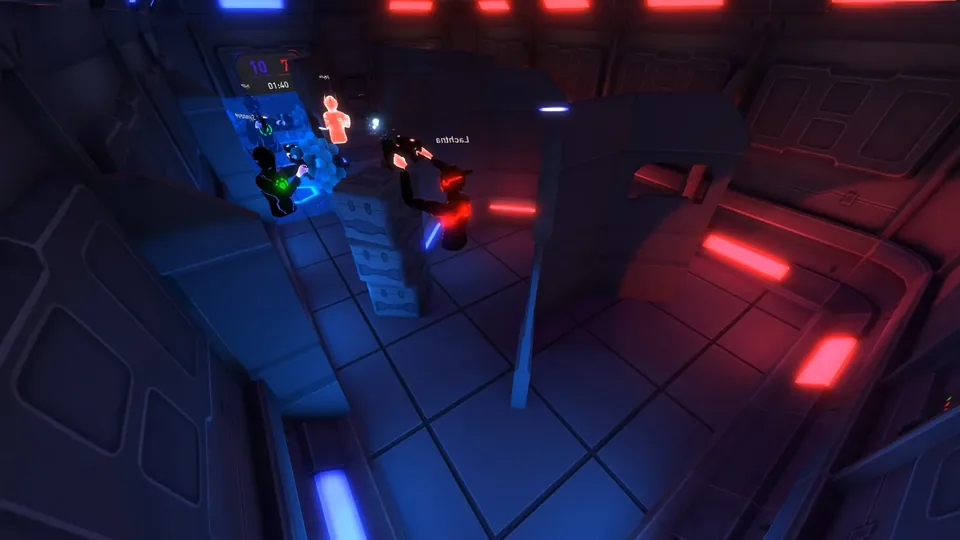 VERSUS: Blaue und rote VR-Lasertag-Figuren in einer leuchtenden Arena.